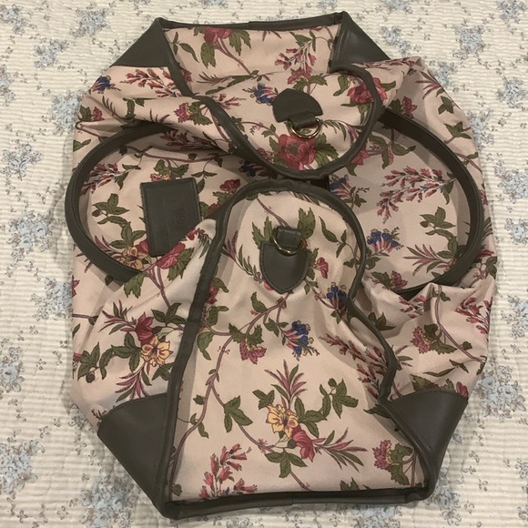 Laura Ashley Overnight Bag No 1 Floral matching Handles A Gorgeous must have Bag - Picture 11 of 11